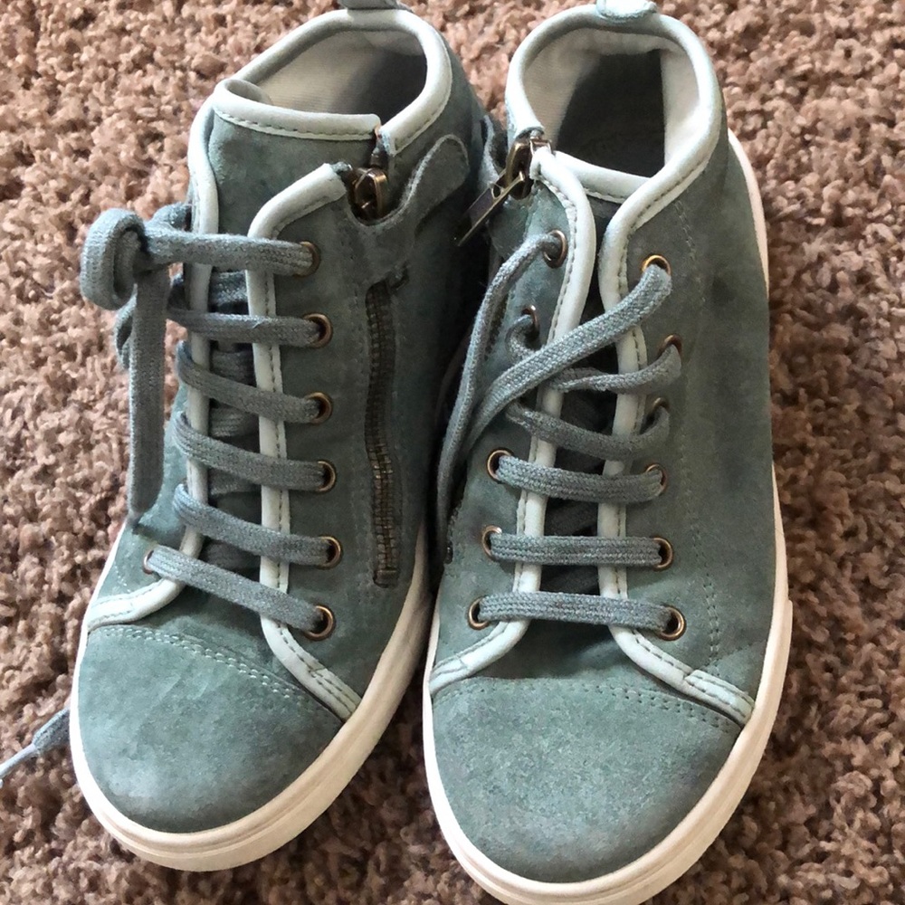 Kids 10 IS brand leather hightops